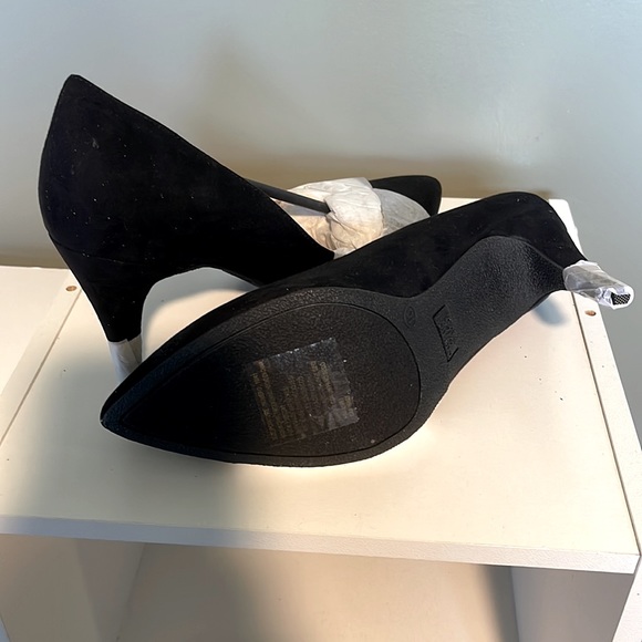 CUSHION WALK by Avon black and white pumps in faux suede and patent leather. - Picture 4 of 4